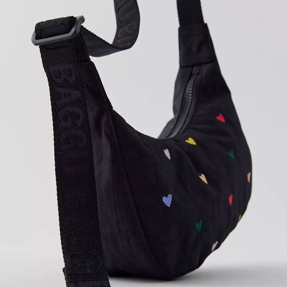 NWT Baggu Small Crescent Bag - Embroidered Hearts - Picture 6 of 8